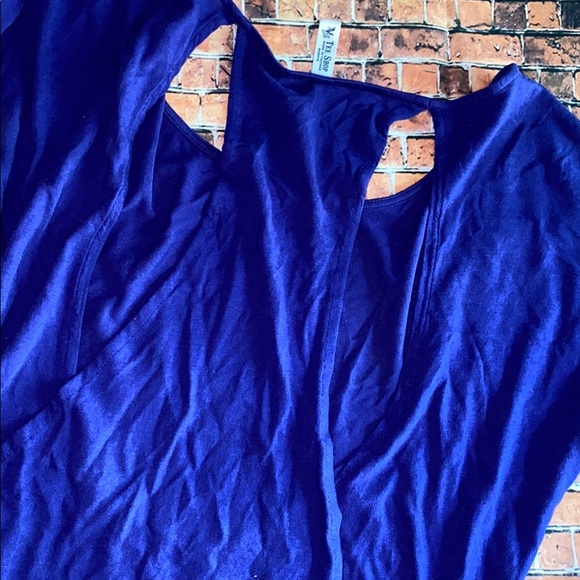 VS Tee Shop Open Back - Picture 3 of 3